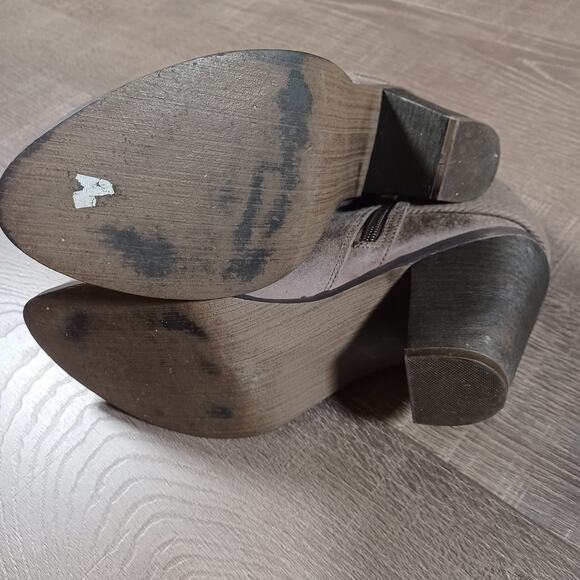 Carlos Santana Almond Toe Booties - Picture 6 of 8